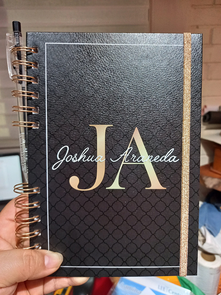 Agenda para Hombre, tamaño A5, hojas papel bond de 106 grs.