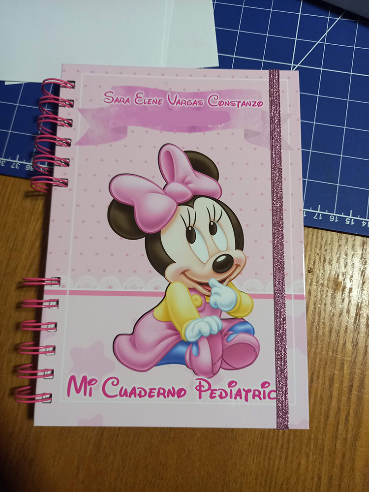 Cuaderno Pediátrico para niña con diseño de Minie bebe