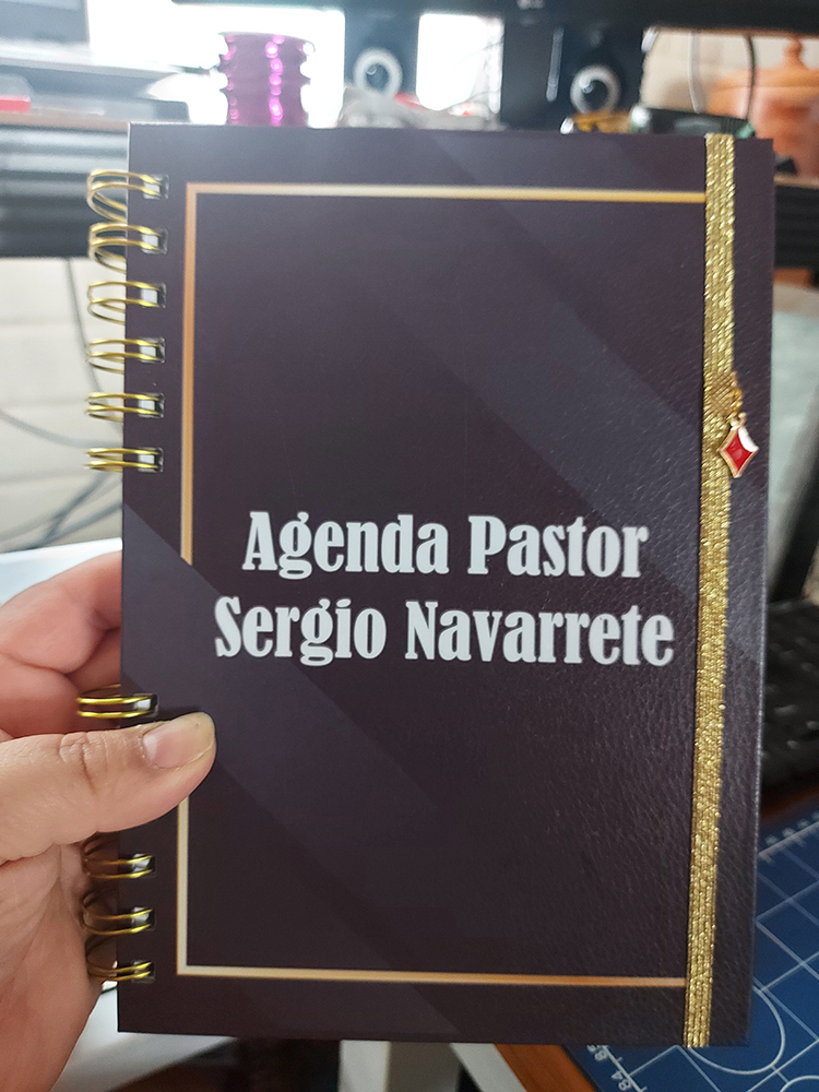 Agenda Cristiana para Hombre, tamaño A5, hojas papel bond de 106 grs.