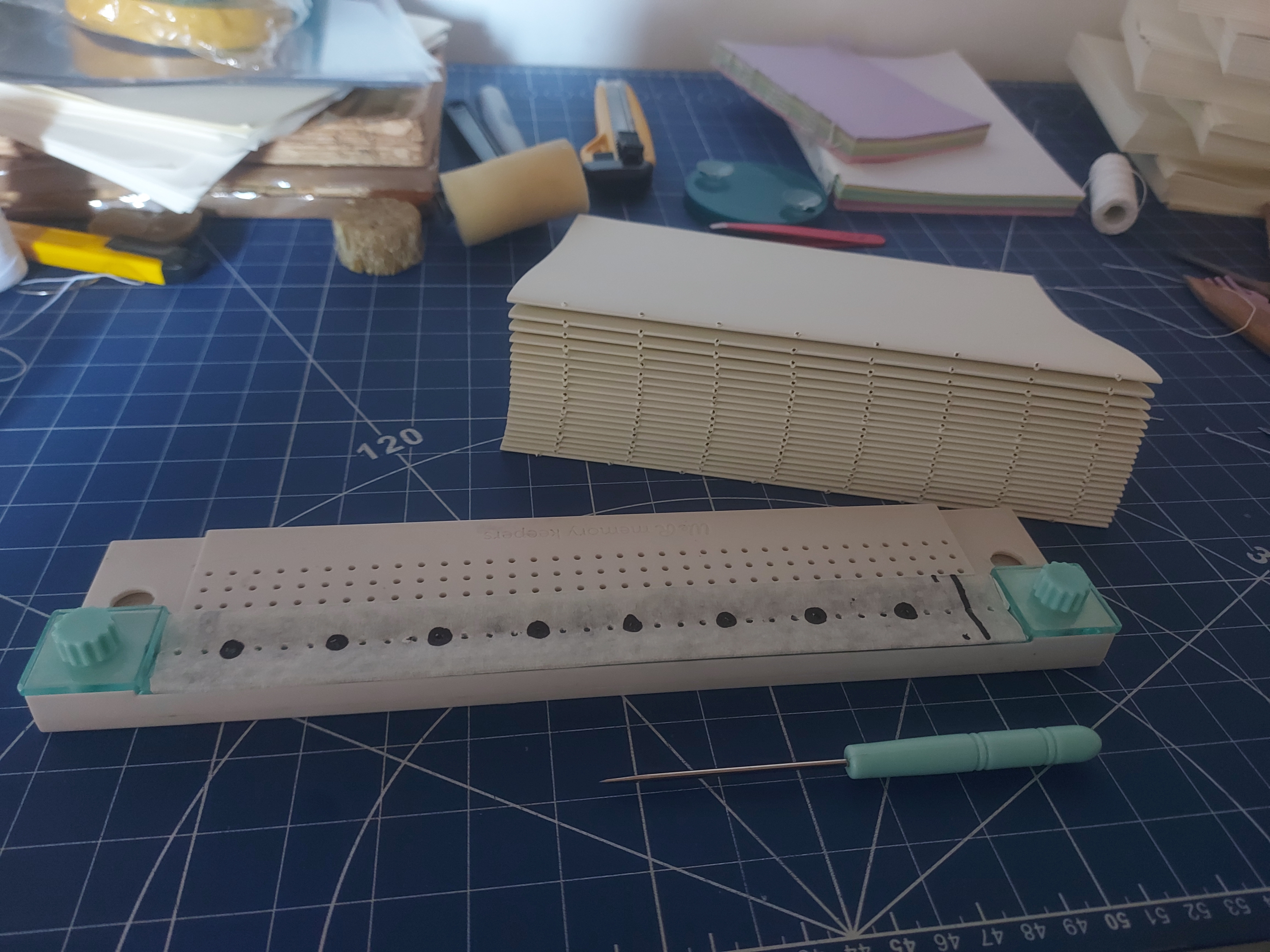 Cómo se construye un cuaderno artesanal desde adentro